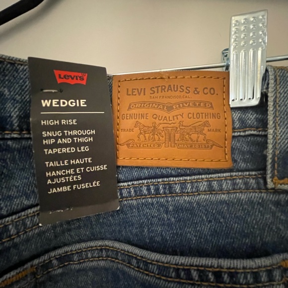LEVI’S Wedgie Jean - Size 25 - Picture 2 of 3
